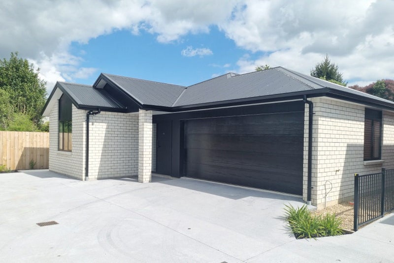 12 Ngarua Lane, HOROTIU, HAMILTON - Carousel 1