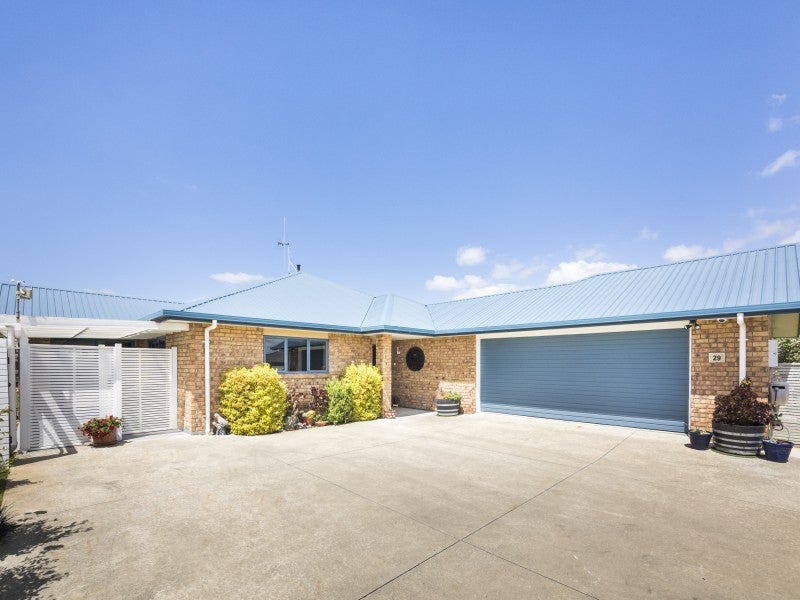 29 Chestnut Close, Kelvin Grove, Palmerston North - Carousel 2