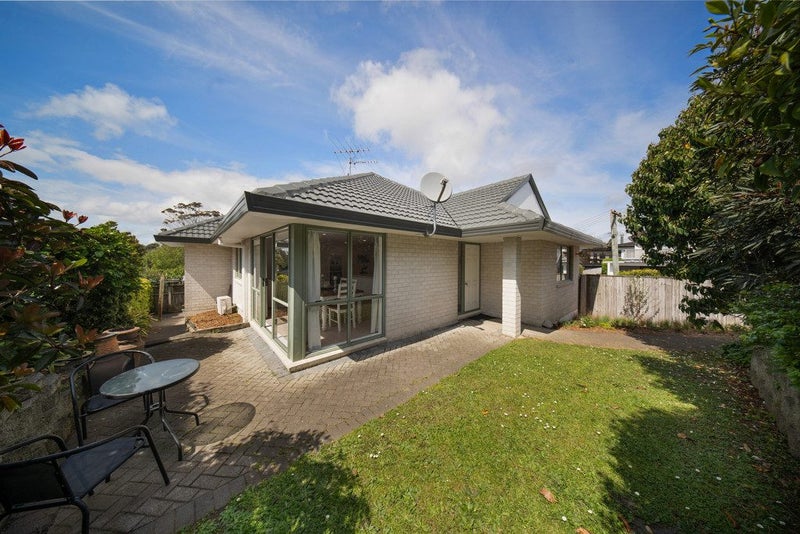 2/12 Alexander Street, Cockle Bay, Auckland - Carousel 1