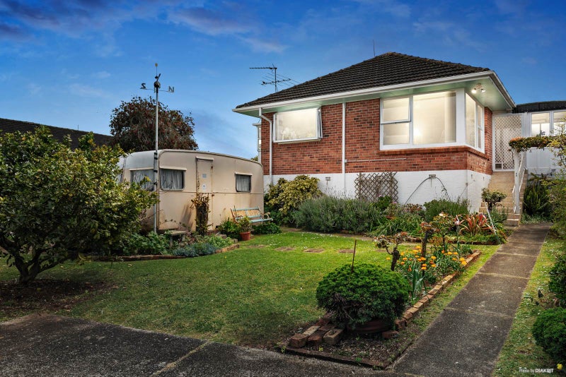 1/5 Ellen Avenue, Hillcrest, Auckland - Carousel 1