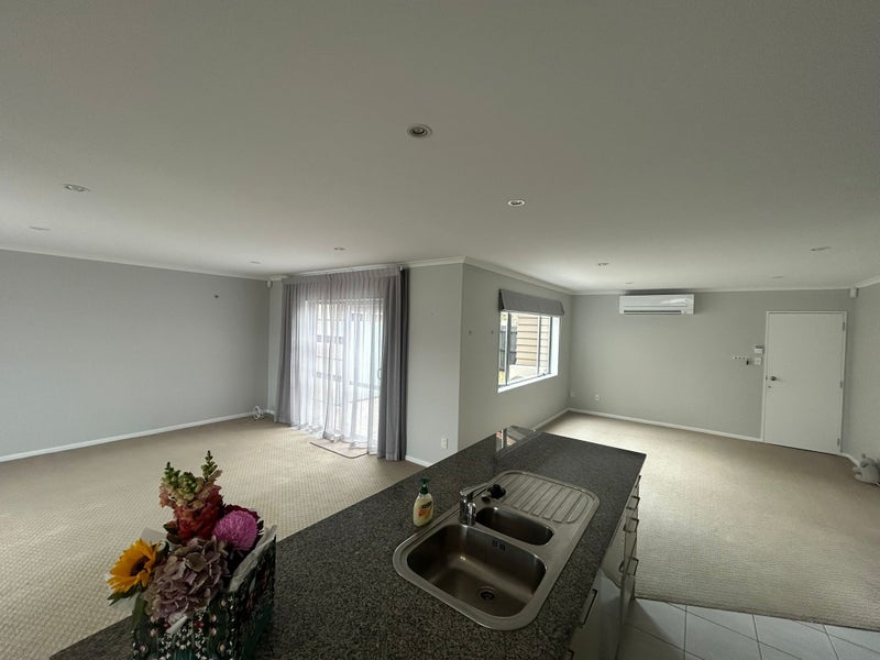 3 Savona Drive, Flat Bush, Auckland - Carousel 2