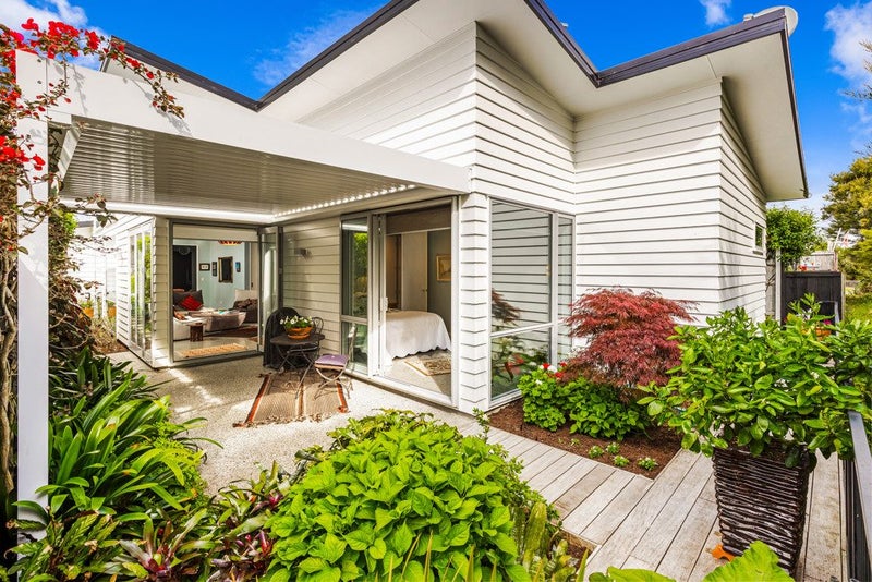 6 Waiarohia Place, Hobsonville, Auckland - Carousel 2