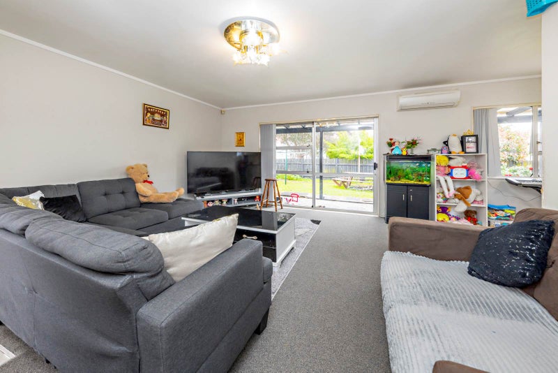 17A Corolu Place, Conifer Grove, Takanini - Carousel 2