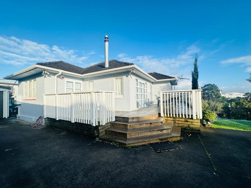 1/23 View Road, Henderson, Auckland - Carousel 1
