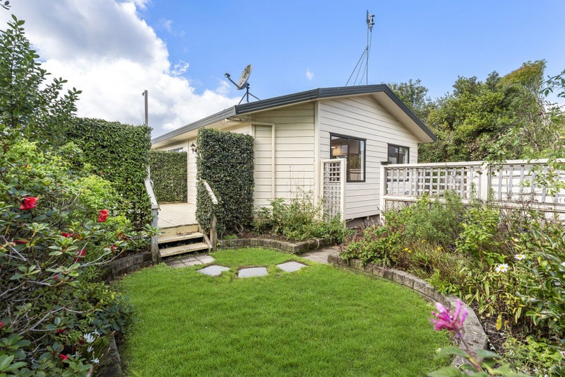 20A Moa Road, Point Chevalier, Auckland - Carousel 1