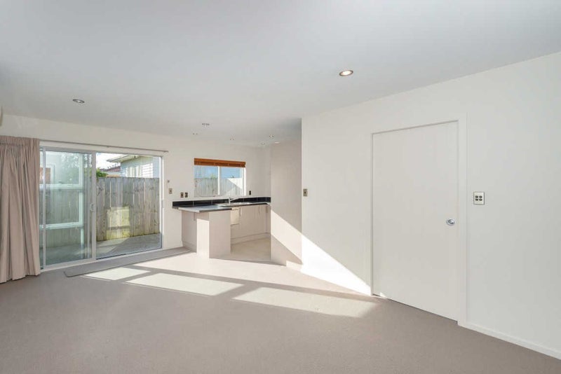 24A Cameron Road, Hamilton East, Hamilton - Carousel 12