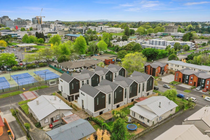 3/2 Manning Street, Hamilton Central, Hamilton - Carousel 16