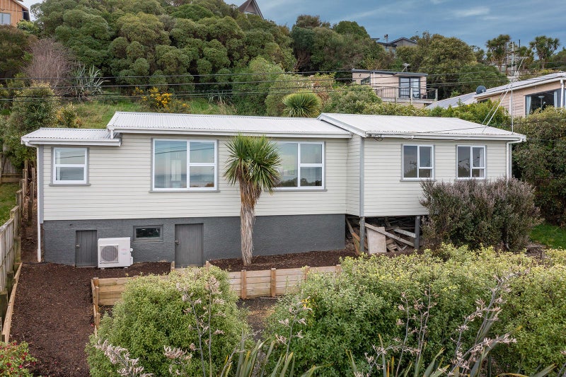 33 Queen Street, Brighton, Dunedin - Carousel 1