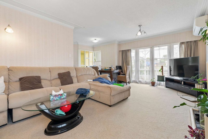 16 Hollinbrigg Place, Manurewa, Auckland - Carousel 2