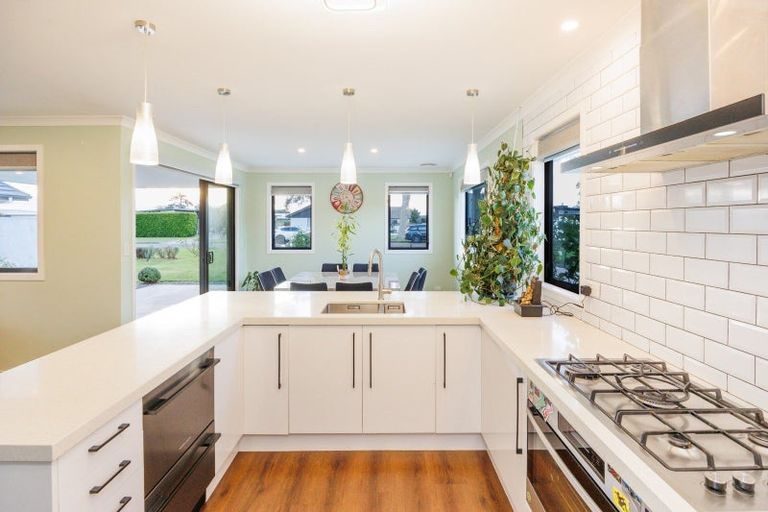 7 Grand Oaks Drive, Awapuni, Palmerston North - Carousel 2