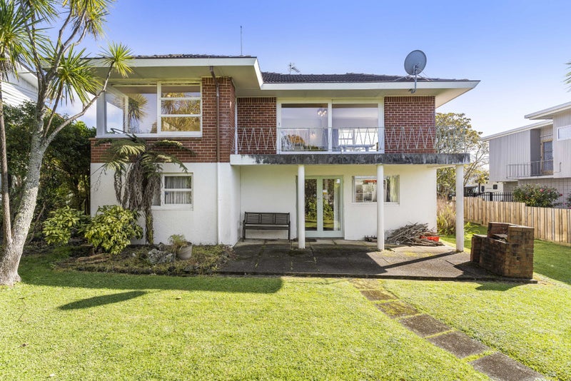 15 McBreen Avenue, Northcote, Auckland - Carousel 2