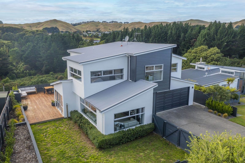 9 Catlins Glen, Aotea, Porirua - Carousel 1