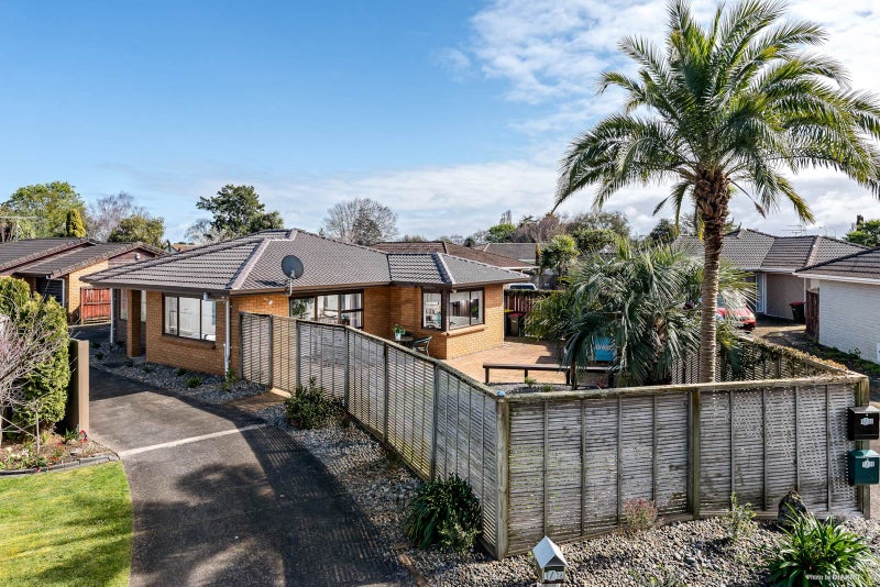 1/16 Ross Martin Court, Conifer Grove, Takanini - Carousel 1