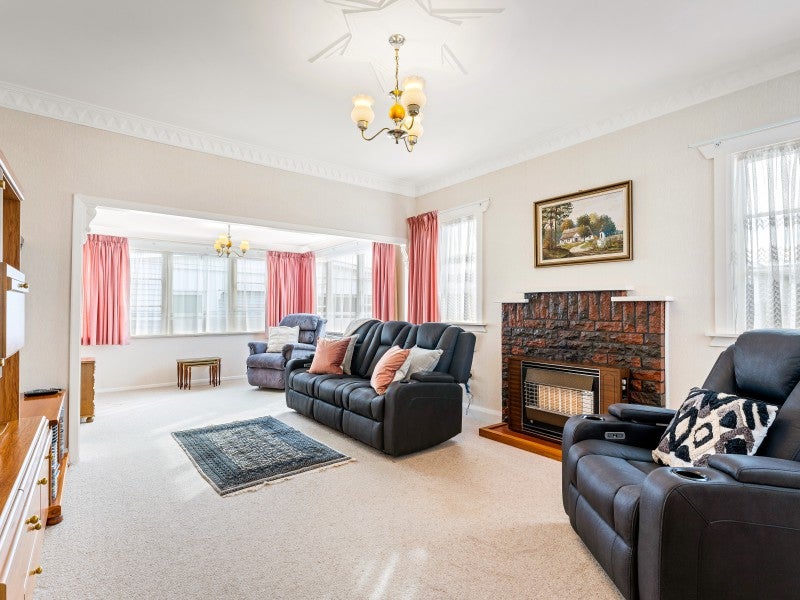 4 Charleston Avenue, Boulcott, Lower Hutt - Carousel 2