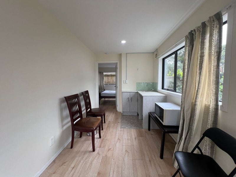 9 Dallas Place, New Windsor, Auckland - Carousel 2