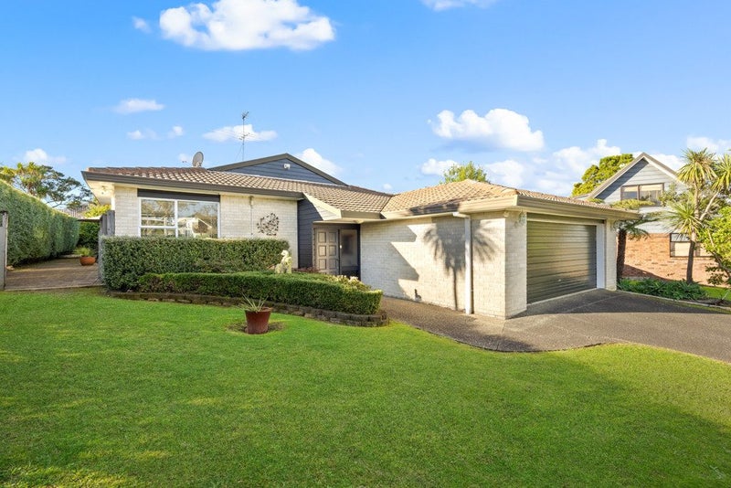 15 Glucina Avenue, West Harbour, Auckland - Carousel 1