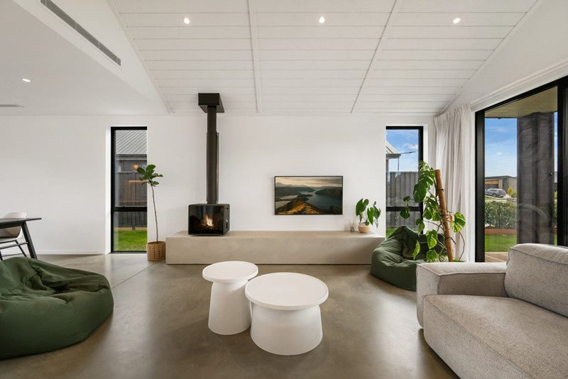 9 Mason Street, WANAKA - Carousel 1