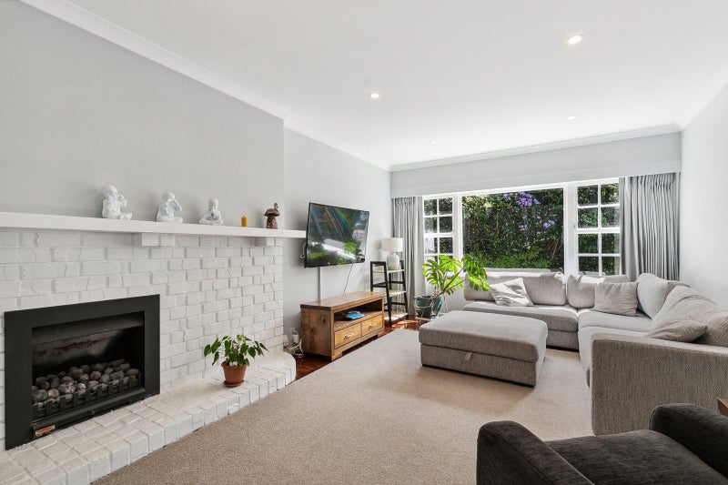 29 Ngatitoa Street, Tawa, Wellington - Carousel 2