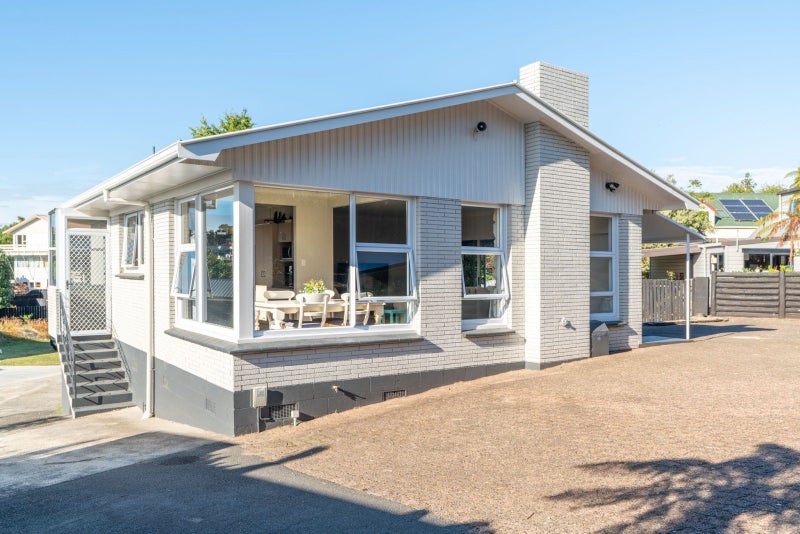 19 Seifert Street, Forest Lake, Hamilton - Carousel 1