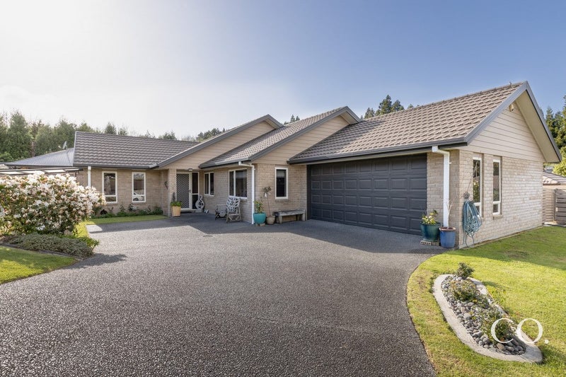 4 Arthur Grove, Bethlehem, Tauranga - Carousel 1