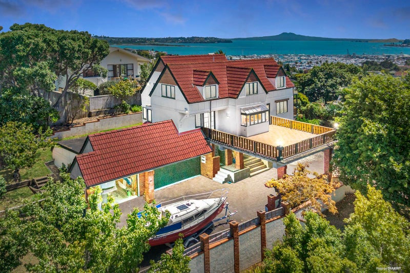 22 Mark Edward Drive, Half Moon Bay, Auckland - Carousel 1