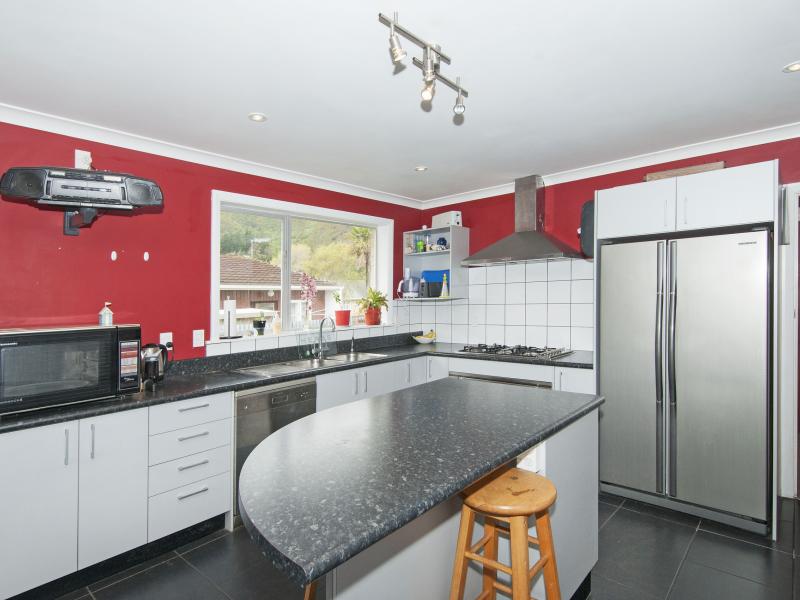 12 Heather Grove, Fairfield, Lower Hutt - Carousel 2