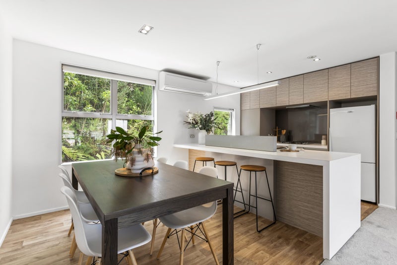 18 Saddleback Grove, Karori, Wellington - Carousel 2