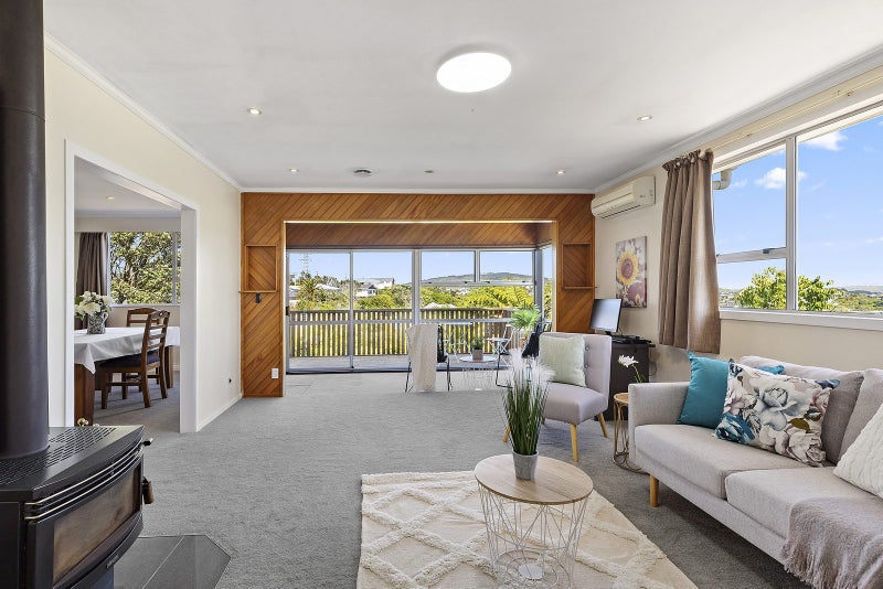 73 Baylands Drive, Newlands, Wellington - Carousel 1