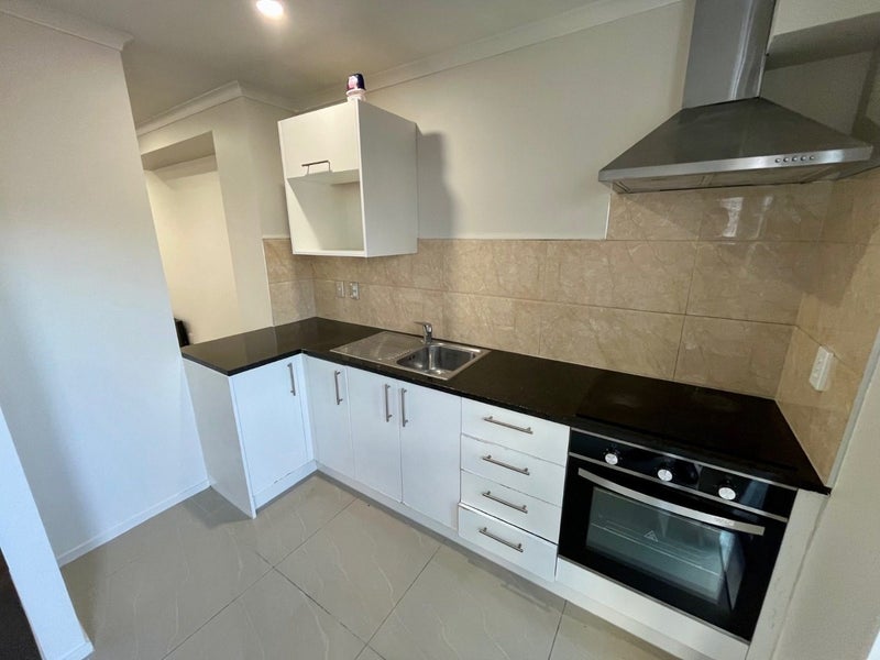 3/3 Wallson Crescent, Wiri, Auckland - Carousel 2