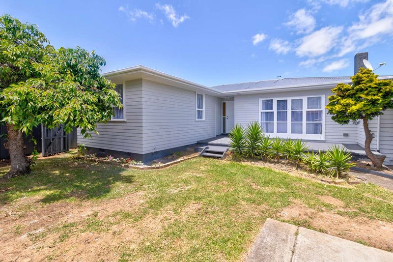 13 Humphreys Place, Mangere, Auckland - Carousel 1