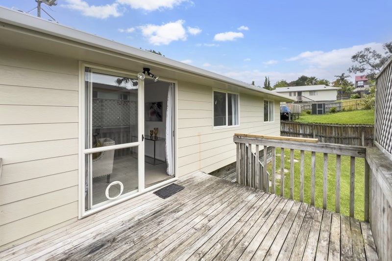 12A Maywood Crescent, Glen Eden, Auckland - Carousel 2