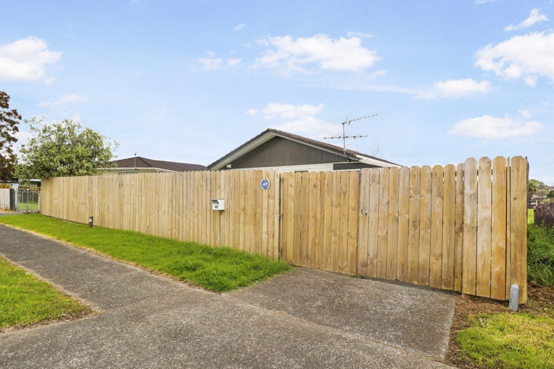 15 Dillon Crescent, Clover Park, Auckland - Carousel 1