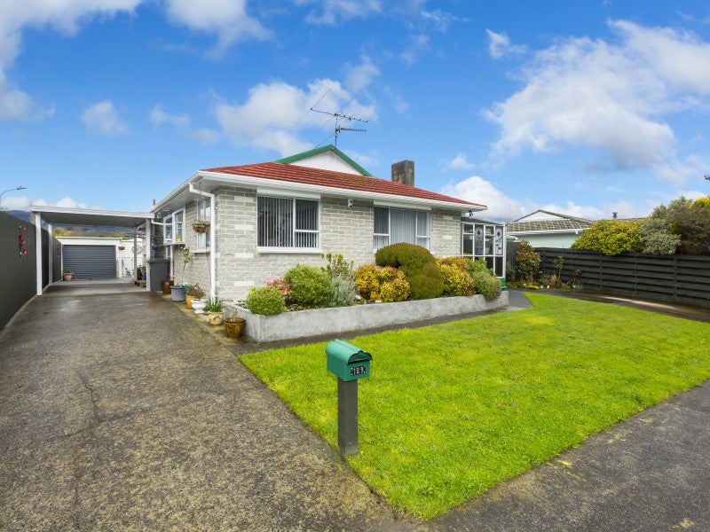 189 California Drive, Totara Park, Upper Hutt - Carousel 1