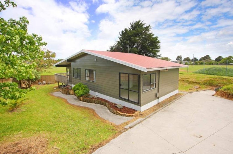 13 Balwyn Place, Clendon Park, Auckland - Carousel 1