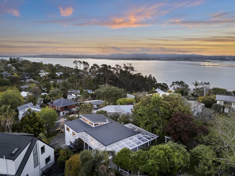 26 Teal Crescent, Beach Haven, Auckland - Carousel 1