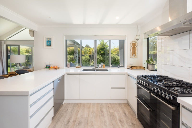 8 Hyde Place, Springlands, Blenheim - Carousel 2