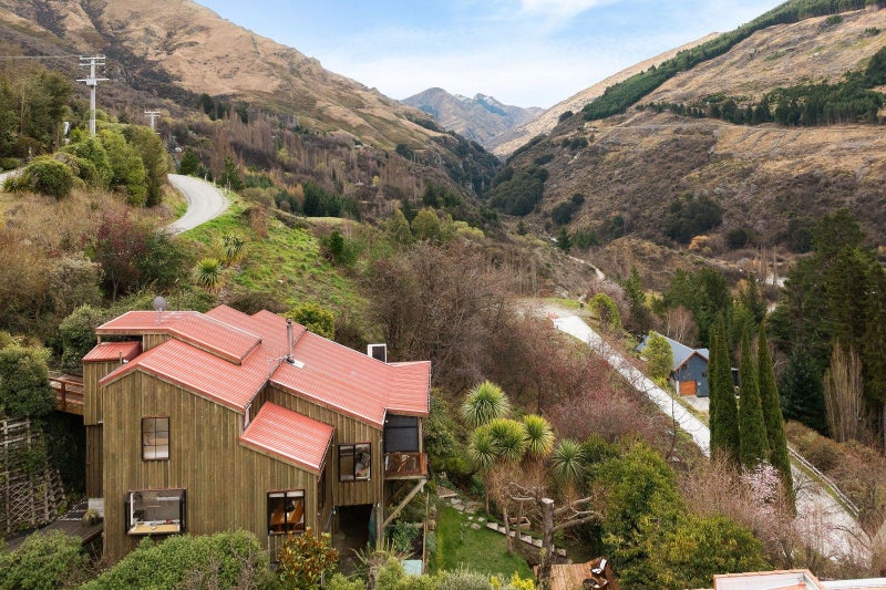16 Moonlight Track, Arthurs Point, Queenstown - Carousel 2