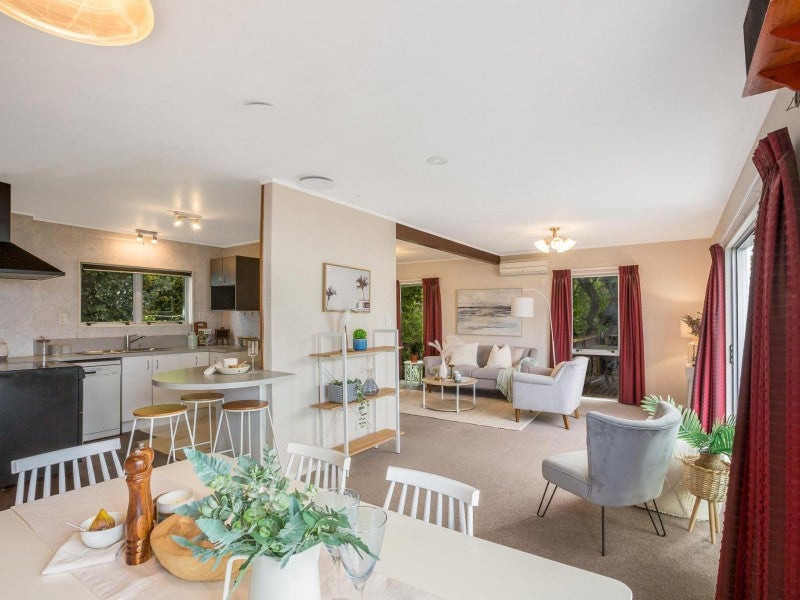 8 Hicks Close, Whitby, Porirua - Carousel 2