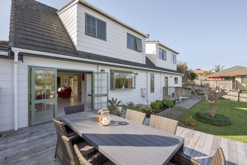 16 Donald Street, Stanmore Bay, Whangaparaoa - Carousel 1