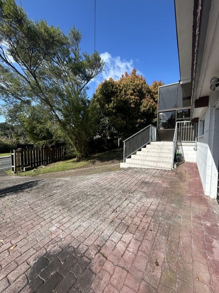 19 South Lynn Road, Titirangi, Auckland - Carousel 2