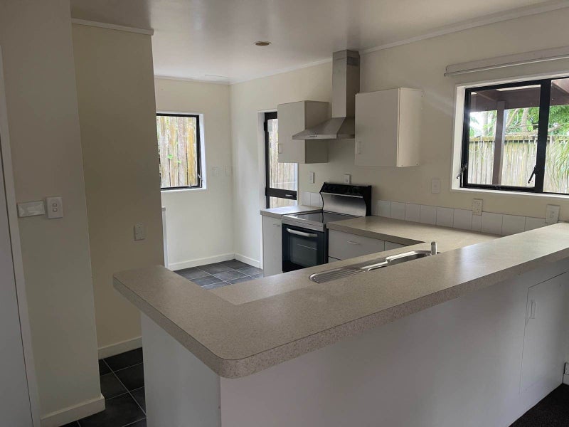 14A Seaside Avenue, Waterview, Auckland - Carousel 2