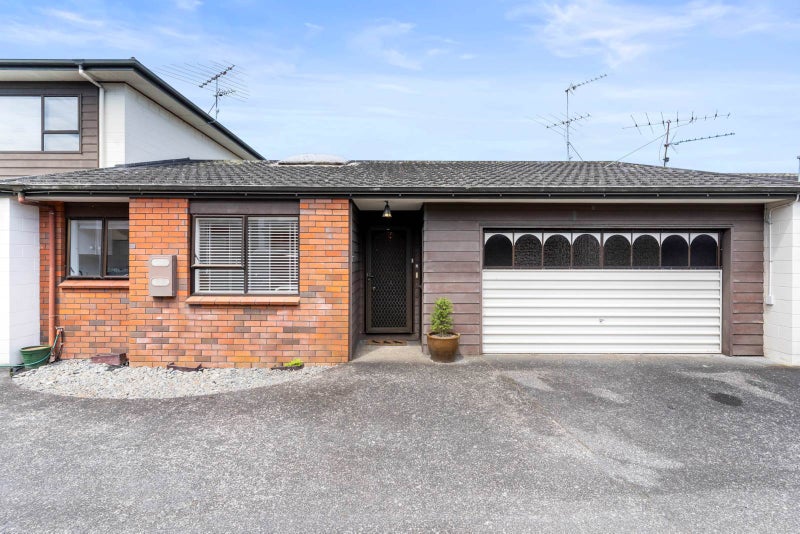 2/49 Anzac Road, Browns Bay, Auckland - Carousel 1