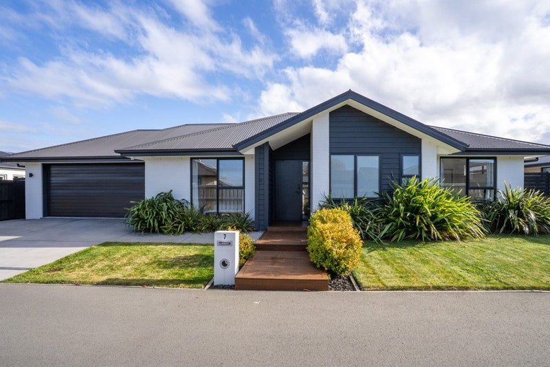 7 Billington Drive, Halswell, Christchurch - Carousel 1