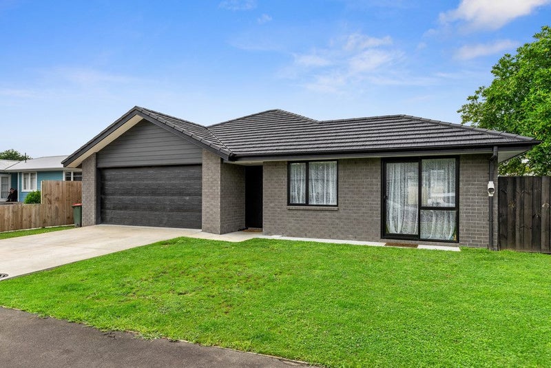 92 Bruce Avenue, Glenview, Hamilton - Carousel 2