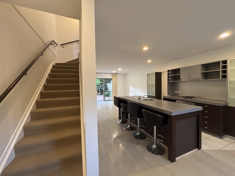 14/21 Hunters Park Drive, Three Kings, Auckland - Carousel 2