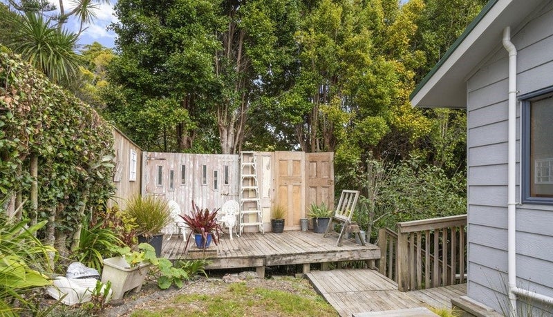 12 Highland Avenue, Titirangi, Auckland - Carousel 7