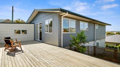 2 Bell Street, Tawa, Wellington - Carousel 1