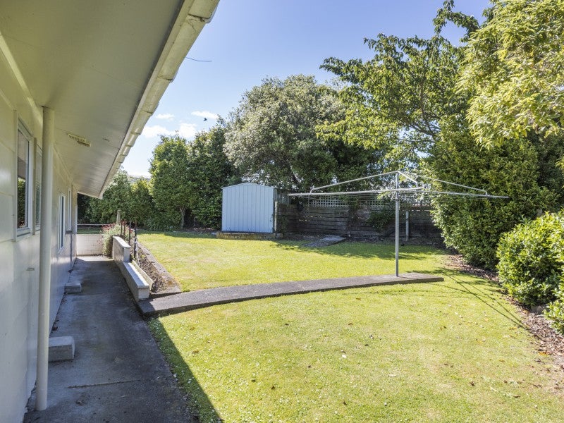 42 Meadowbrook Drive, Cloverlea, Palmerston North - Carousel 2