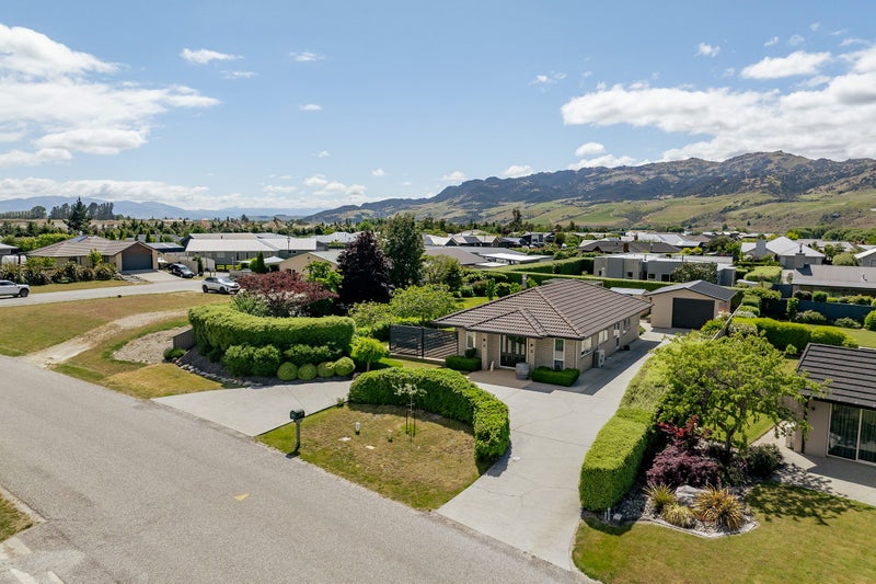 32 Missy Crescent, Mount Pisa - Carousel 1