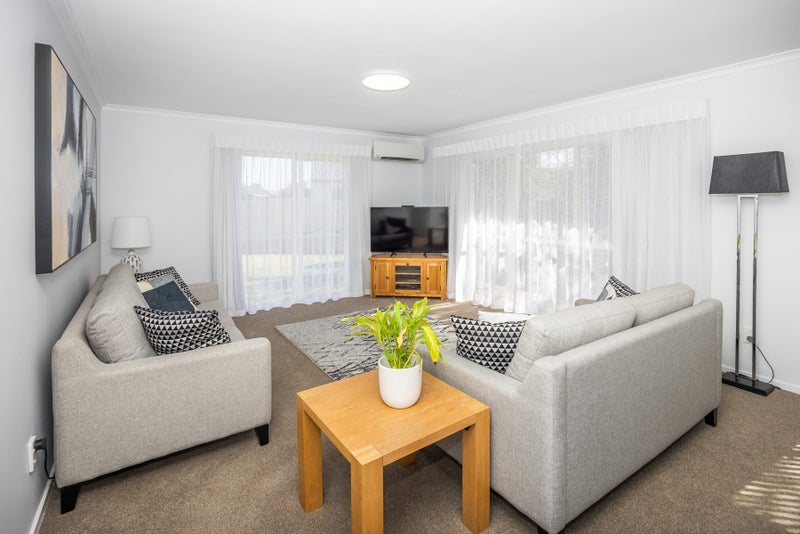 7 Conrad Place, Leamington, Cambridge - Carousel 2